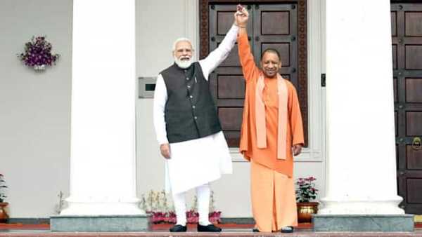 यूपी : मुख्यमंत्री ने पीएम के साथ वाली तस्वीर पोस्ट कर लिखा : जीत सुनिश्चित